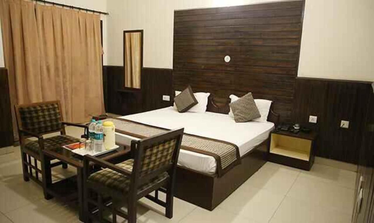 Fabhotel Corbett Inn Rudrapur Extérieur photo